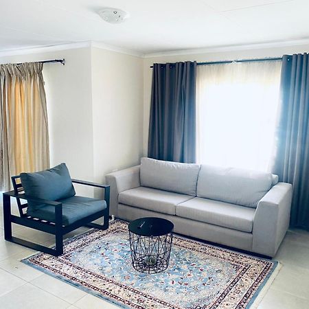 Tranquility Guesthouse Standerton エクステリア 写真
