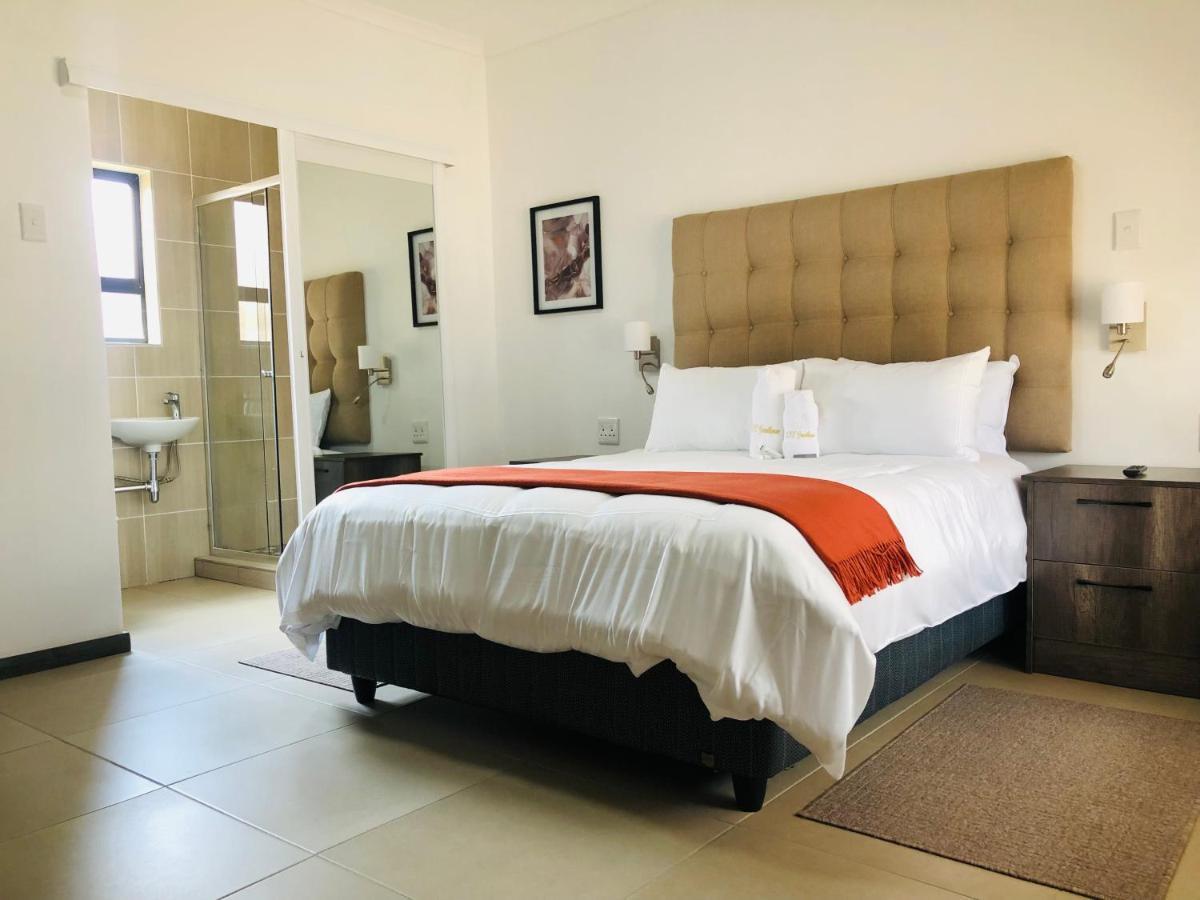 Tranquility Guesthouse Standerton エクステリア 写真