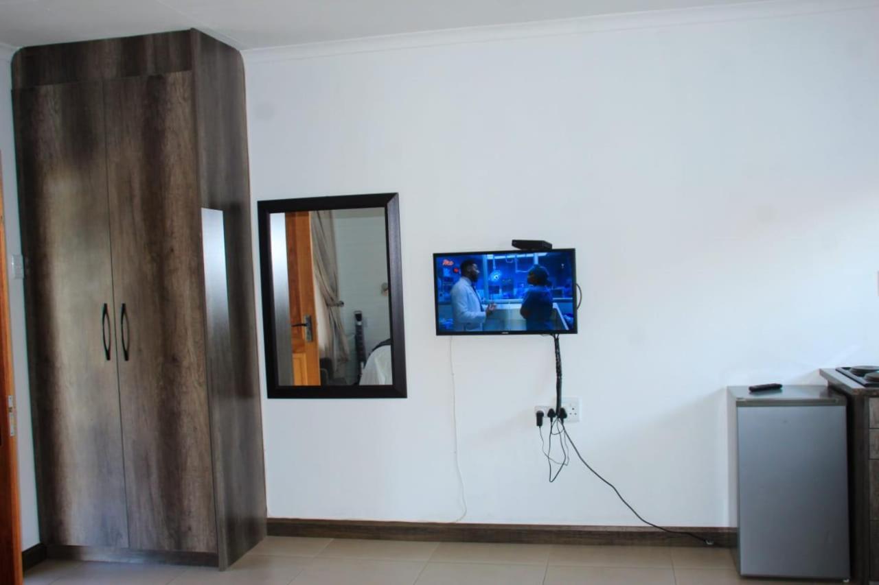 Tranquility Guesthouse Standerton エクステリア 写真
