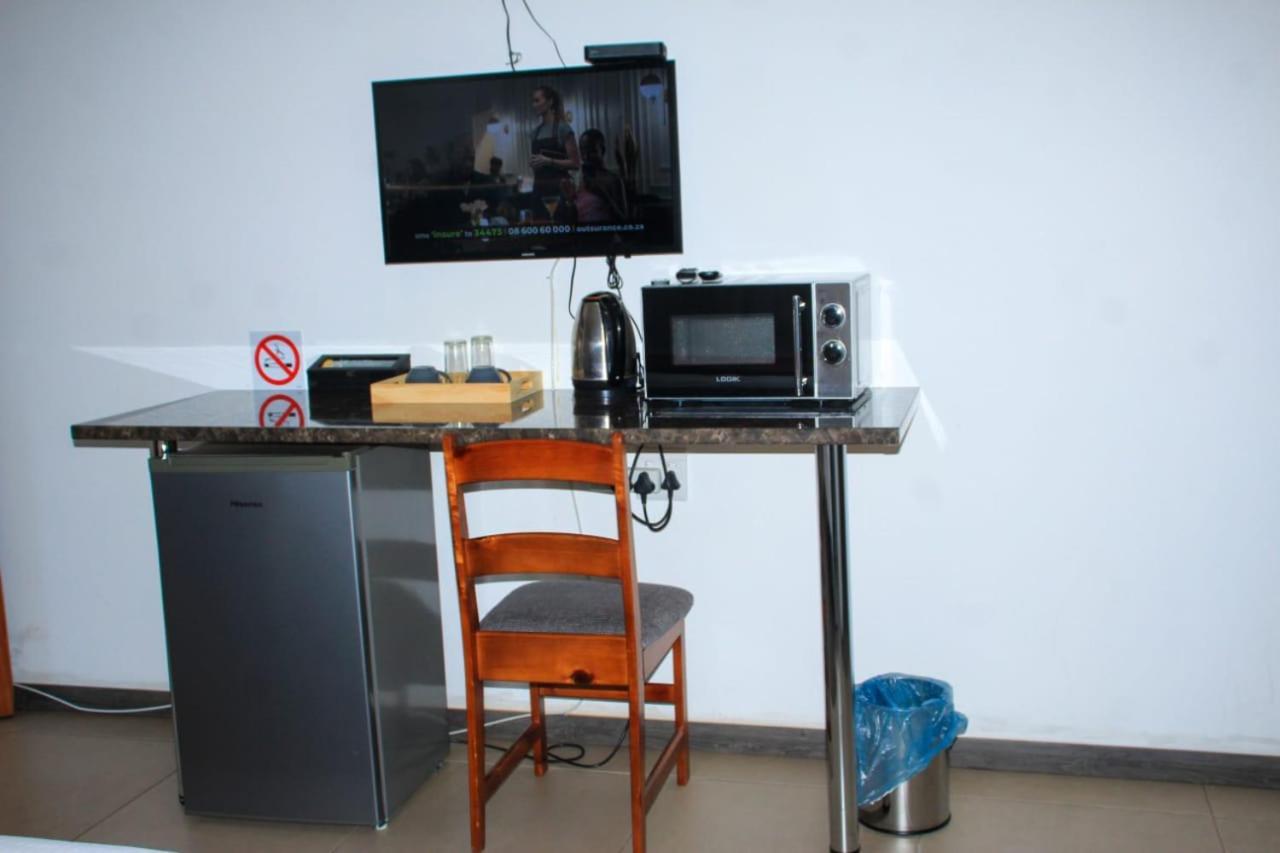 Tranquility Guesthouse Standerton エクステリア 写真