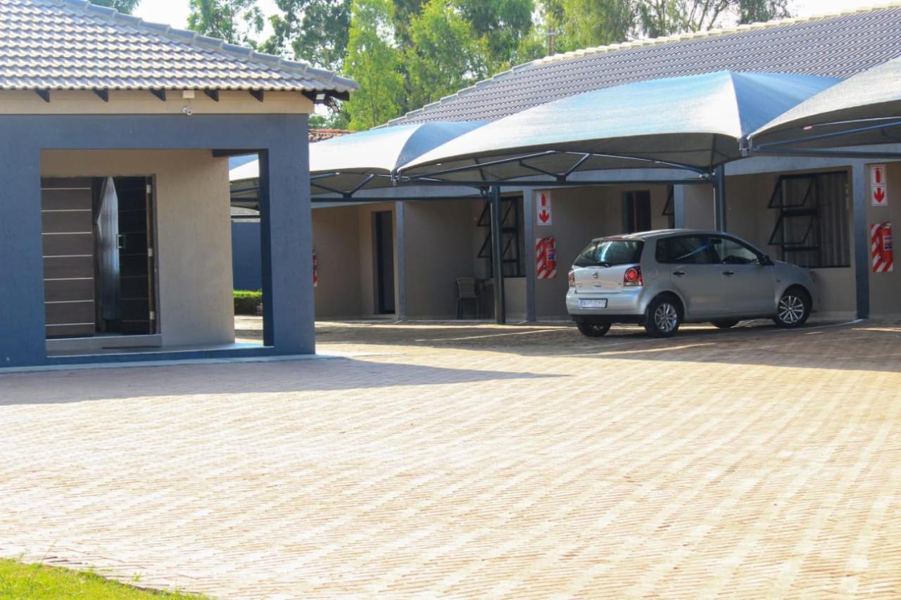 Tranquility Guesthouse Standerton エクステリア 写真