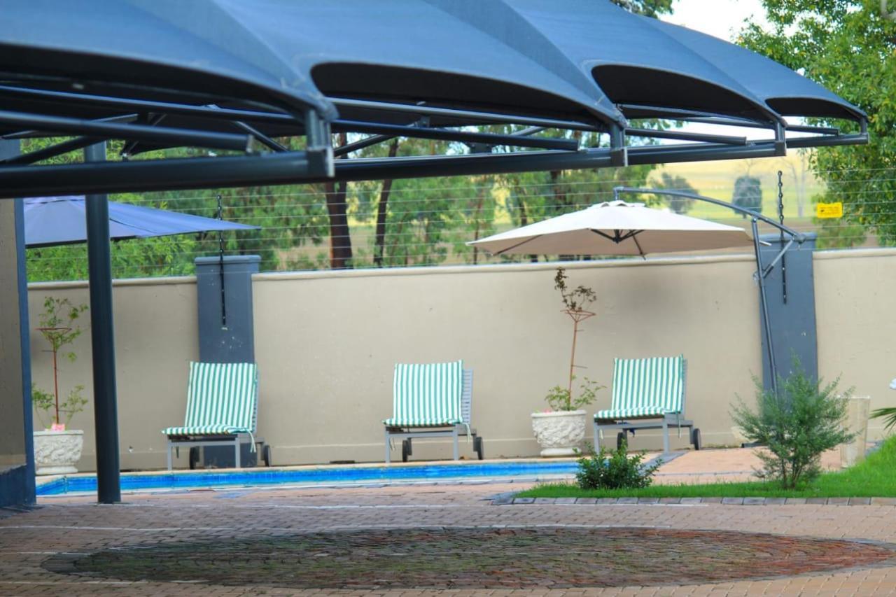 Tranquility Guesthouse Standerton エクステリア 写真