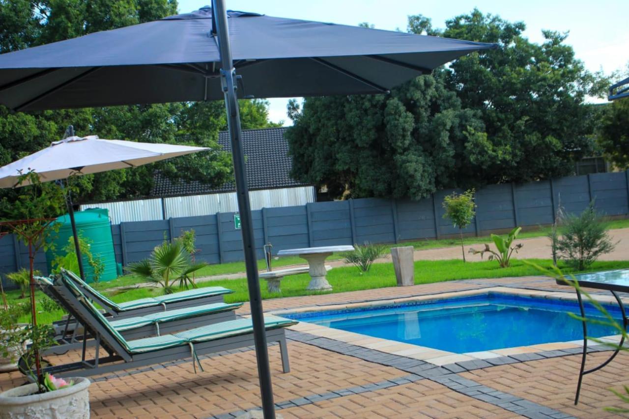 Tranquility Guesthouse Standerton エクステリア 写真