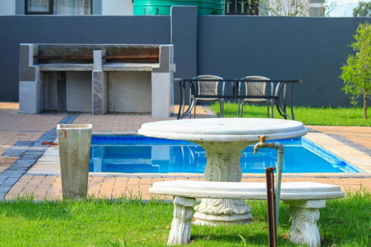 Tranquility Guesthouse Standerton エクステリア 写真