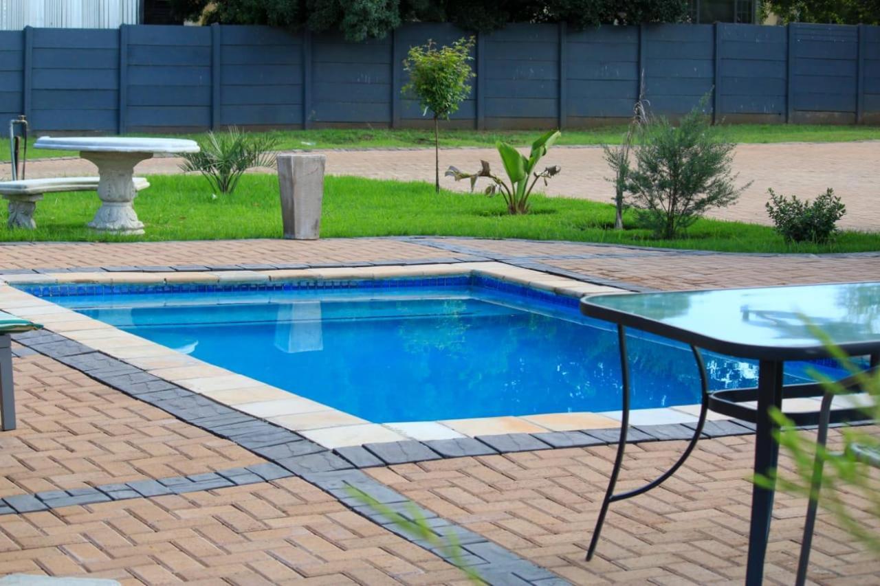Tranquility Guesthouse Standerton エクステリア 写真