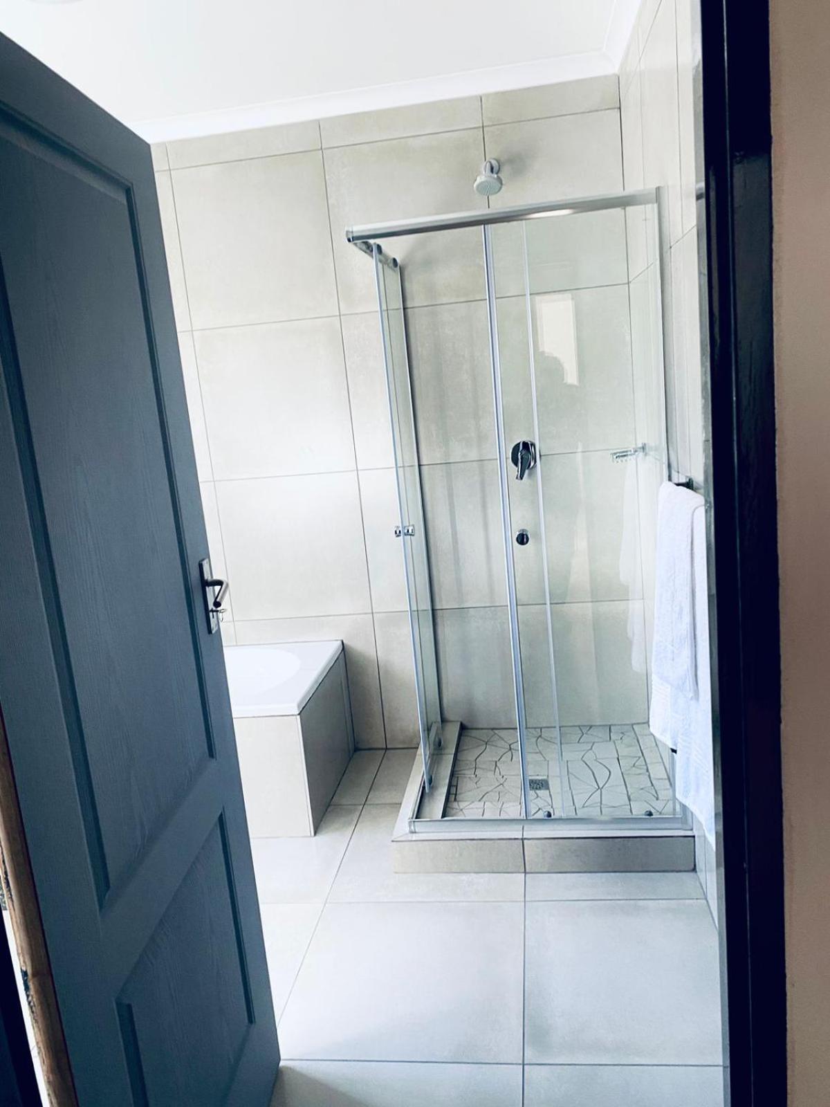Tranquility Guesthouse Standerton エクステリア 写真